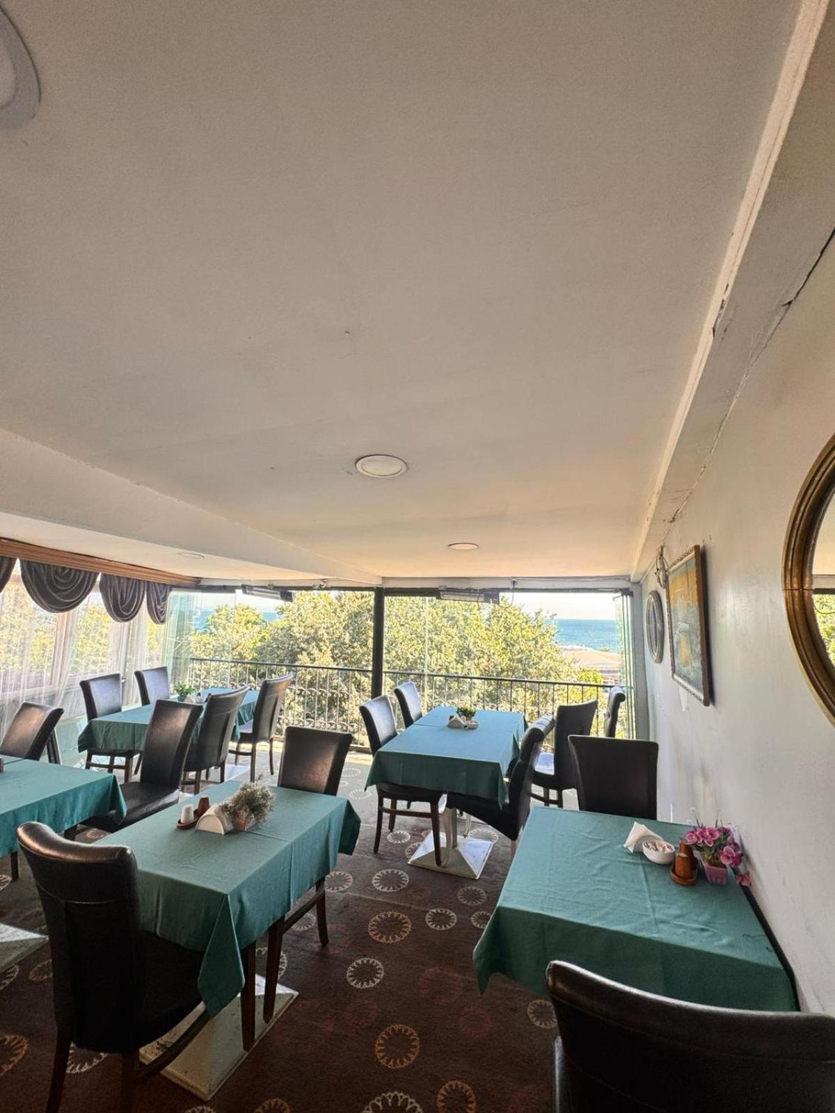 Hotel Golden Palace Sea View 3*
